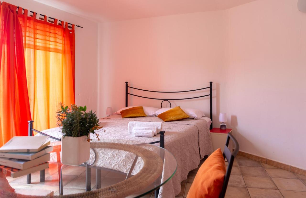 Residenze Il Girasole Aparthotel Golfo Aranci Ngoại thất bức ảnh